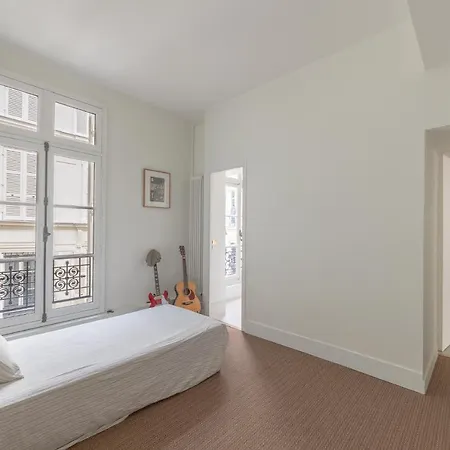 Very Spacious And Stylish At The Opera. Apartment