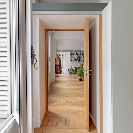 Very Spacious And Stylish At The Opera. Apartment